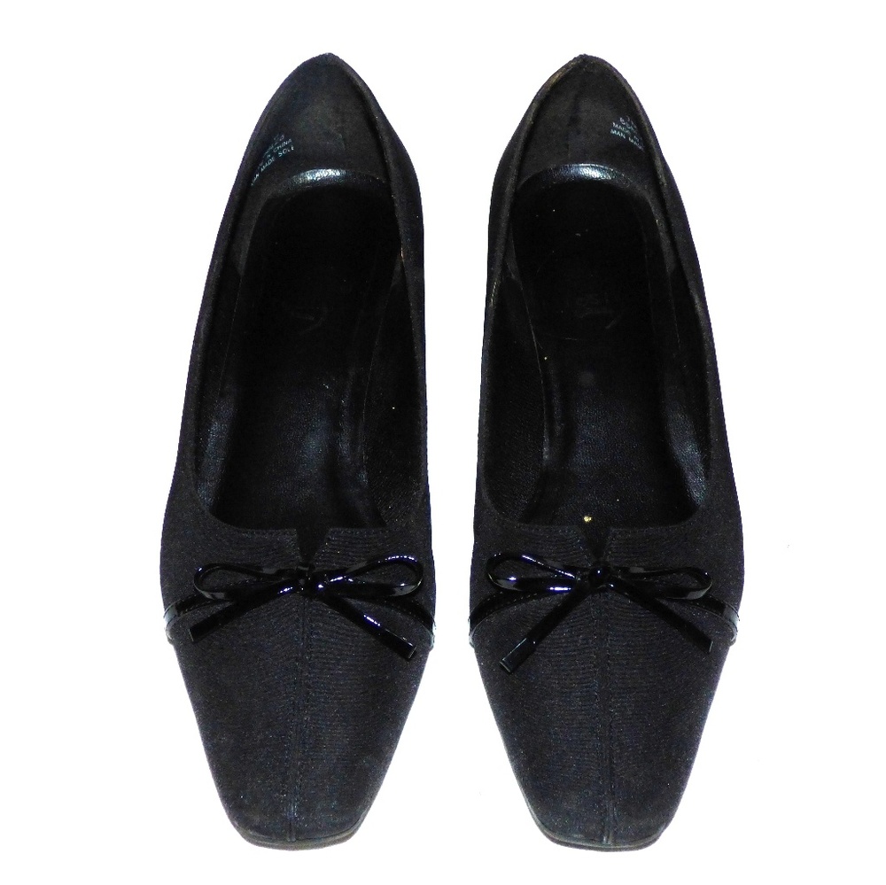 BLACK HEELS WITH BOW DETAIL